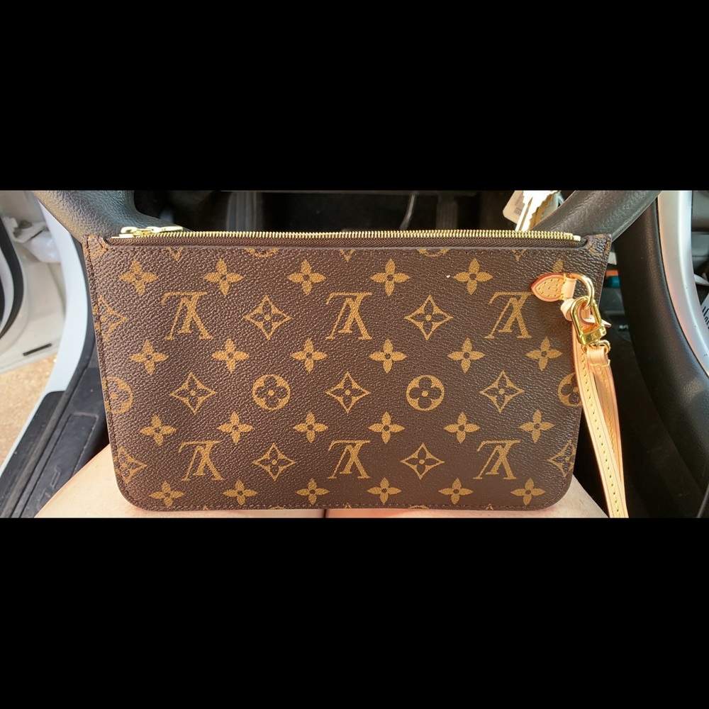 Louis Vuitton Neverfail MM Beige Clutch/Wallet